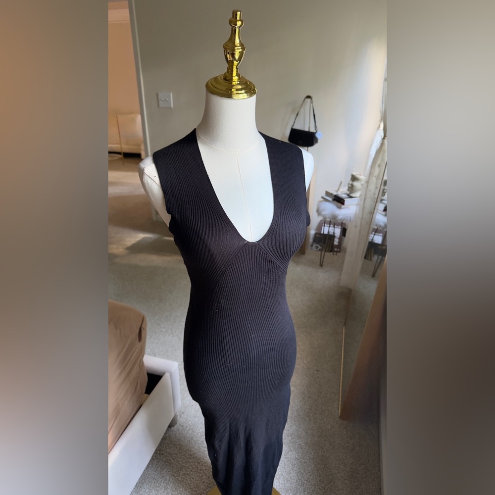 Elegant Black Sleeveless Dress
